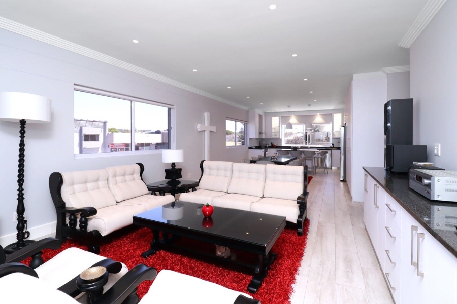 2 Bedroom Property for Sale in Oakdale Western Cape